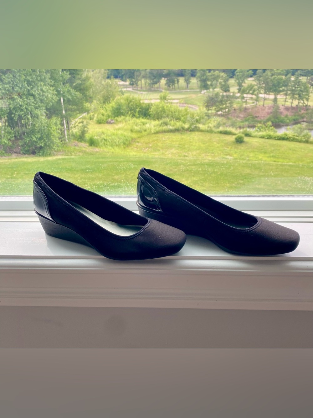 Women's Black Comfortable Low Wedge Dress Shoe